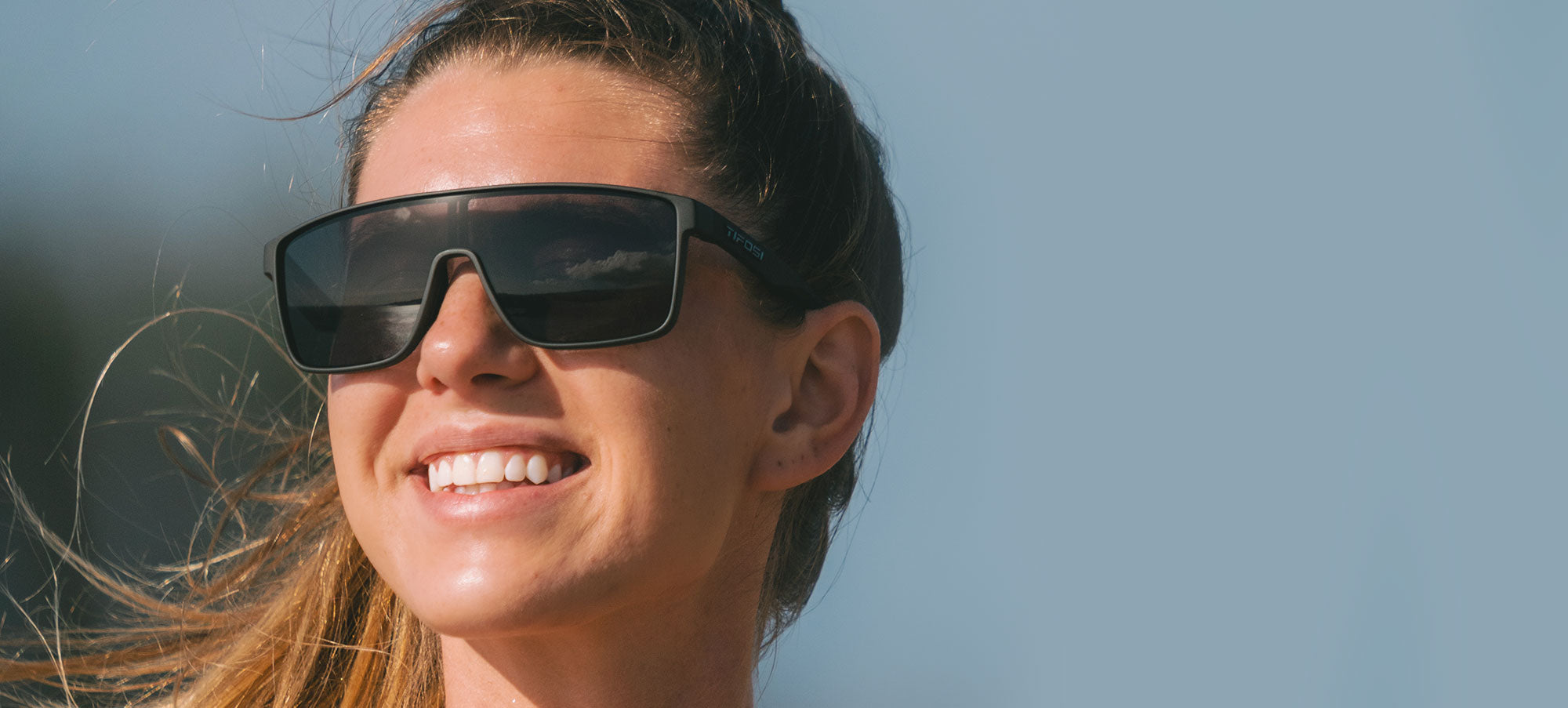 Women wearing running eyewear - Sanctum blackout