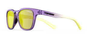 Smirk sport sunglasses in just b violet